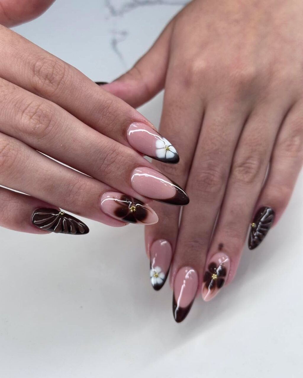 Instagram post from onglesciel. This post is in position 6.