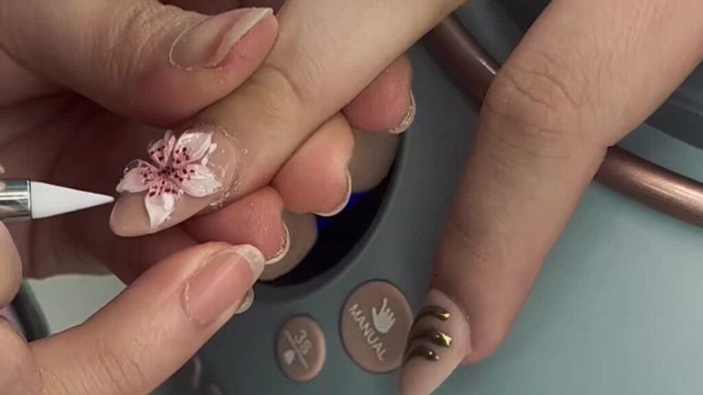 Instagram post from onglesciel. This post is in position 5.