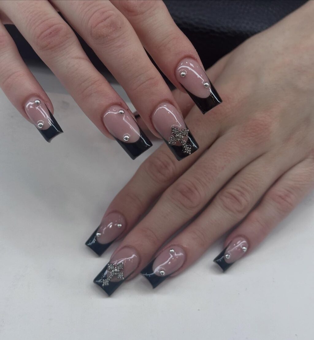 Instagram post from onglesciel. This post is in position 2.