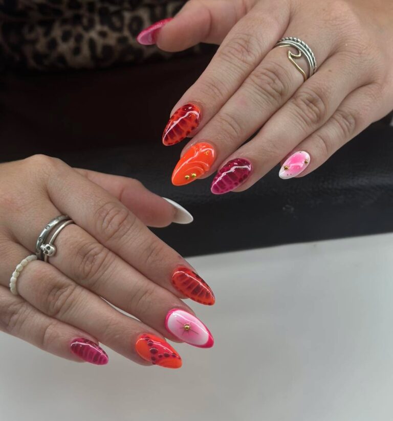 Instagram post from onglesciel. This post is in position 6.