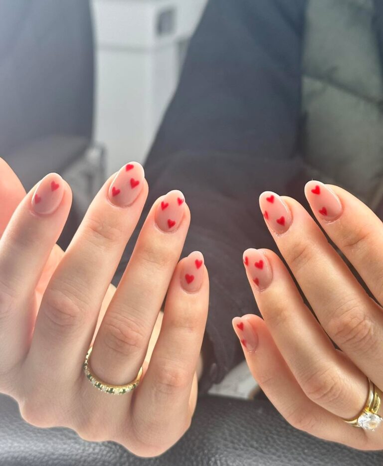 Instagram post from onglesciel. This post is in position 4.